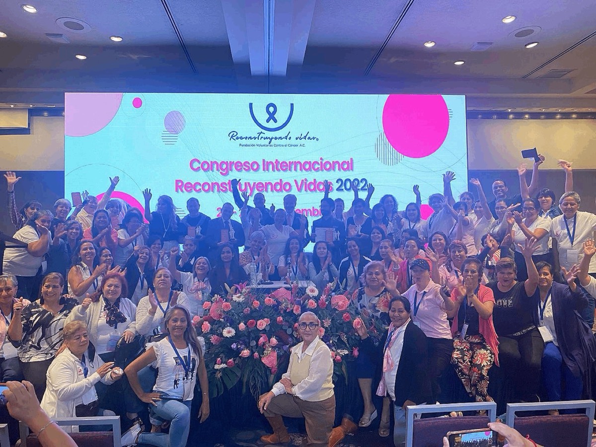 Sobrevivientes, voluntarias y médicos reunidos en el Congreso Internacional Reconstruyendo Vidas
